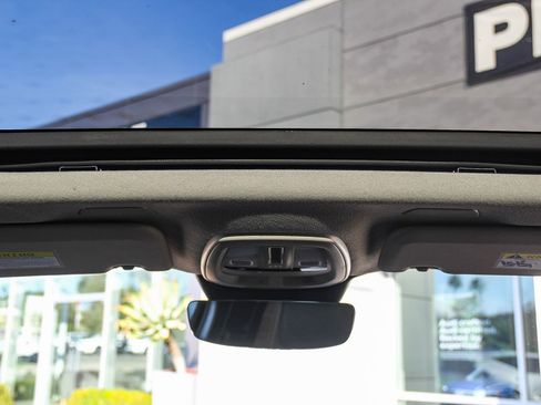 Used 2025 Volvo XC40 B5 Plus image 17