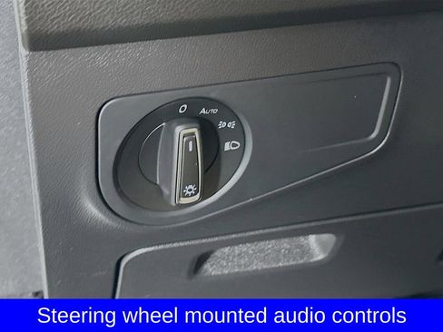 Used 2023 Volkswagen Tiguan SE image 11