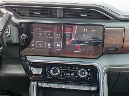 Used 2025 GMC Sierra 3500 Denali Ultimate AWD/4WD image 19