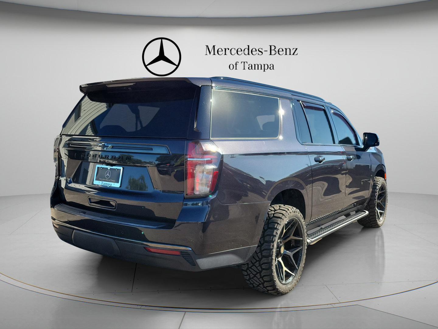 Used 2022 Chevrolet Suburban Z71 w/ Luxury Package AWD/4WD image 3