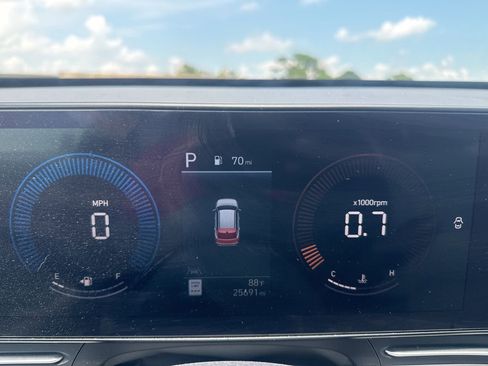 Used 2025 Hyundai Kona SEL FWD image 40