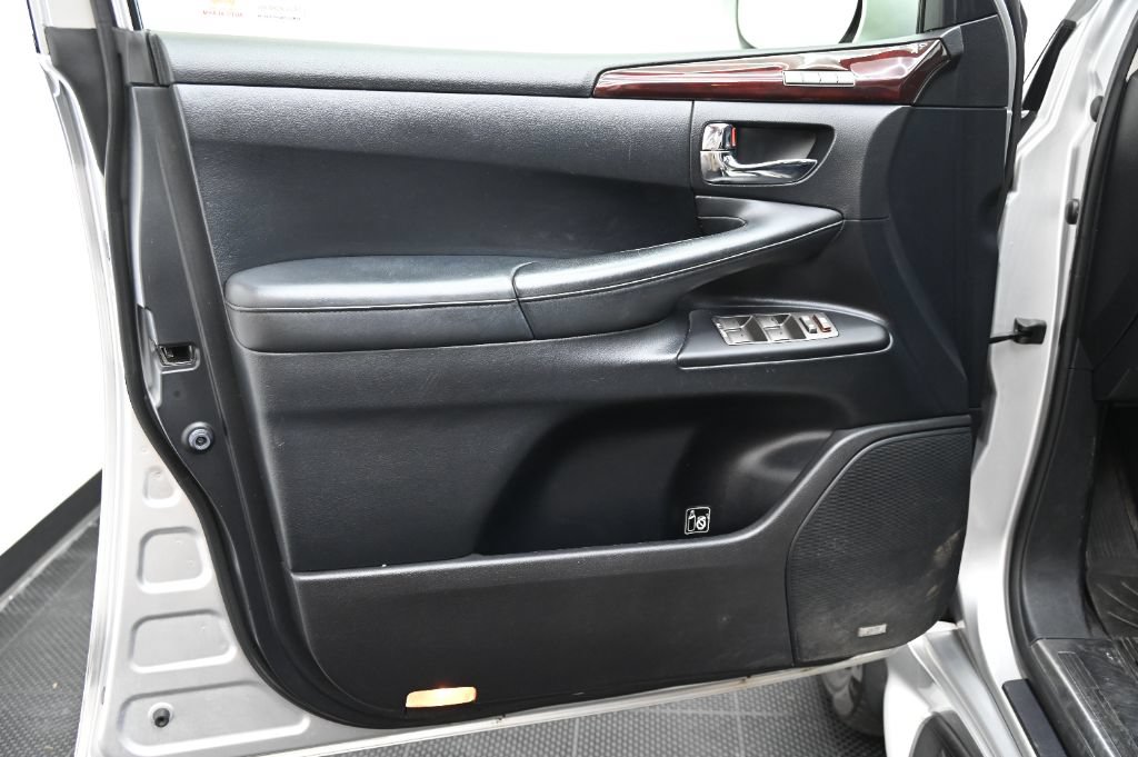 Used 2011 Lexus LX 570 4WD w/ Luxury Pkg image 16