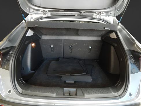 Used 2025 Chevrolet Trax LT w/ LT Convenience Package image 6