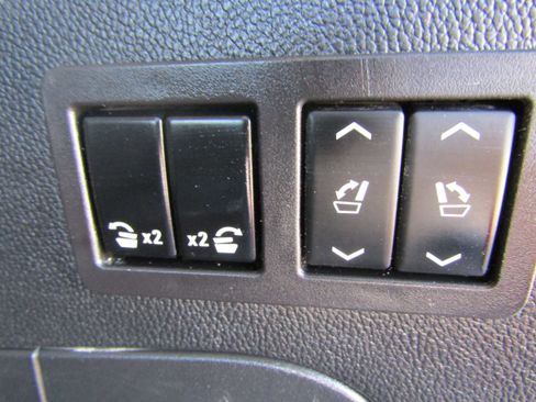 Used 2020 Chevrolet Suburban Premier AWD/4WD image 29