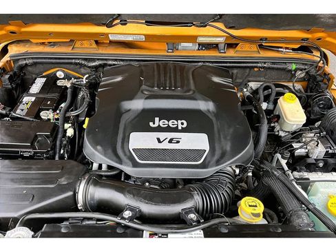Used 2014 Jeep Wrangler Unlimited Rubicon AWD/4WD image 12