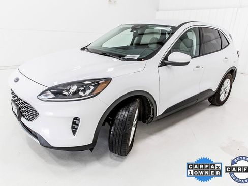 Used 2021 Ford Escape SE image 2