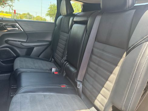 Used 2024 Mitsubishi Outlander SE AWD/4WD image 32