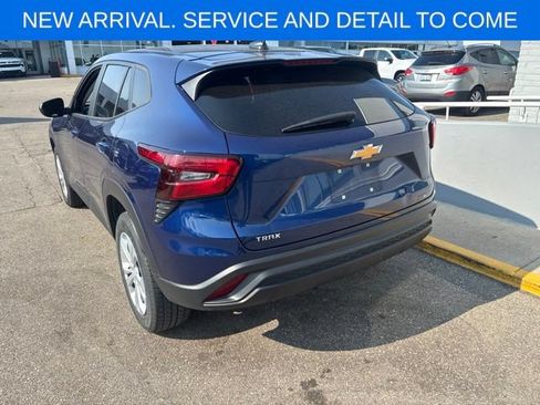 Used 2024 Chevrolet Trax LS FWD image 8