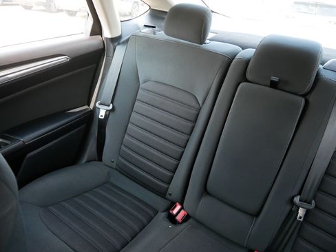 Used 2019 Ford Fusion SE AWD/4WD image 12