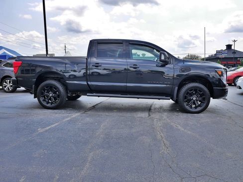 Used 2019 Nissan Titan SV w/ SV Convenience Package AWD/4WD image 4