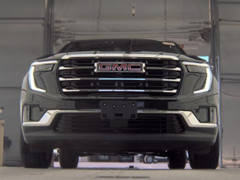 Used 2024 GMC Acadia Elevation w/ Luxury Package FWD image 3