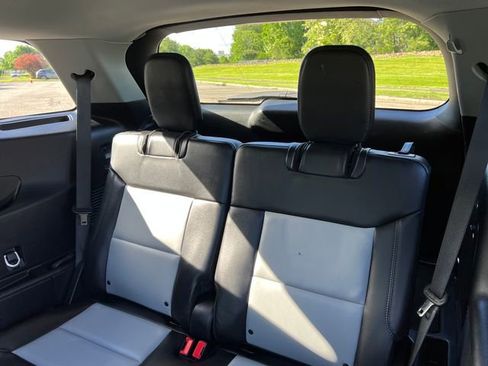Used 2023 Ford Explorer XLT w/ Equipment Group 202A AWD/4WD image 25