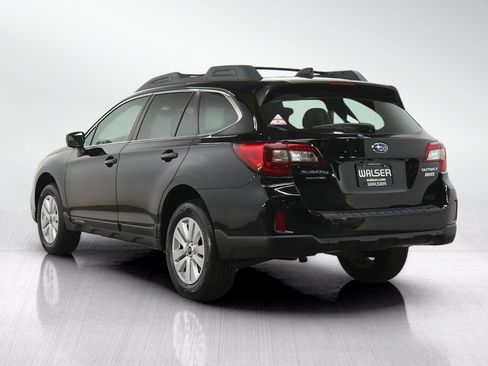 Used 2017 Subaru Outback 2.5i Premium AWD/4WD image 5