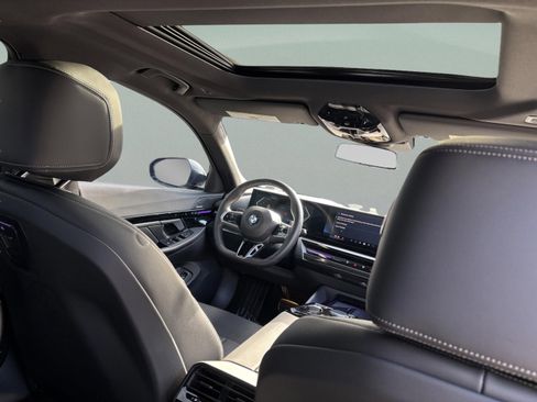 Used 2025 BMW 530i w/ M Sport Package image 31