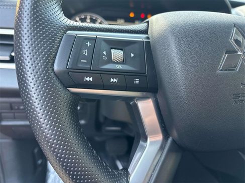 Used 2024 Mitsubishi Outlander SE image 17