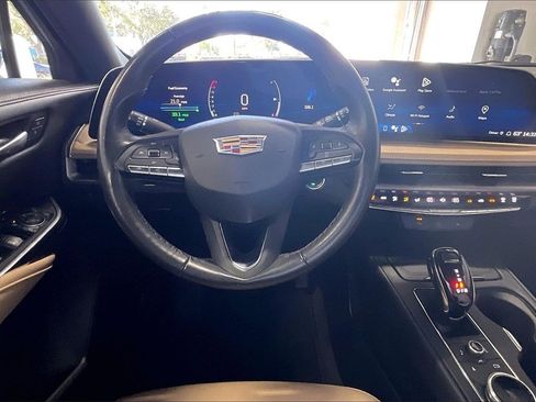 Used 2024 Cadillac XT4 Premium Luxury image 5