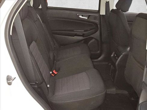 Used 2020 Ford Edge SE FWD image 16