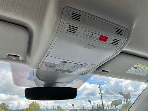 New 2025 Volkswagen Taos SE image 16