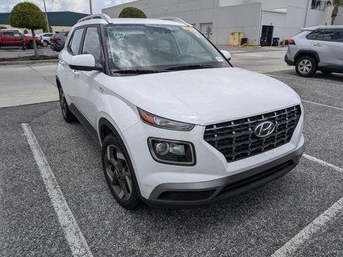 Used 2024 Hyundai Venue SEL FWD image 1