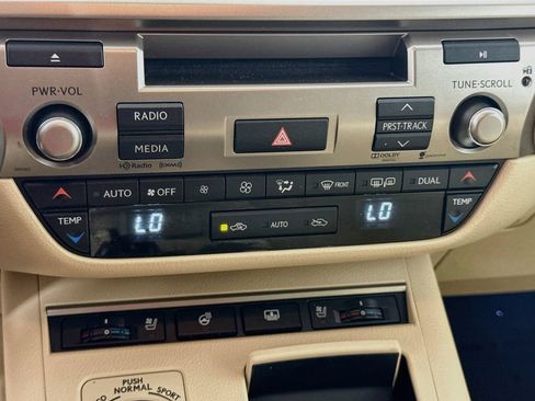 Used 2014 Lexus ES 350 w/ Luxury Package FWD image 15