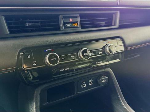 Used 2023 Honda Pilot TrailSport image 13