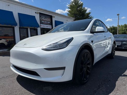 Used 2023 Tesla Model Y Long Range AWD/4WD image 1