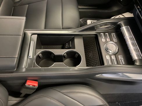 Used 2026 Lincoln Nautilus Premier AWD/4WD image 6