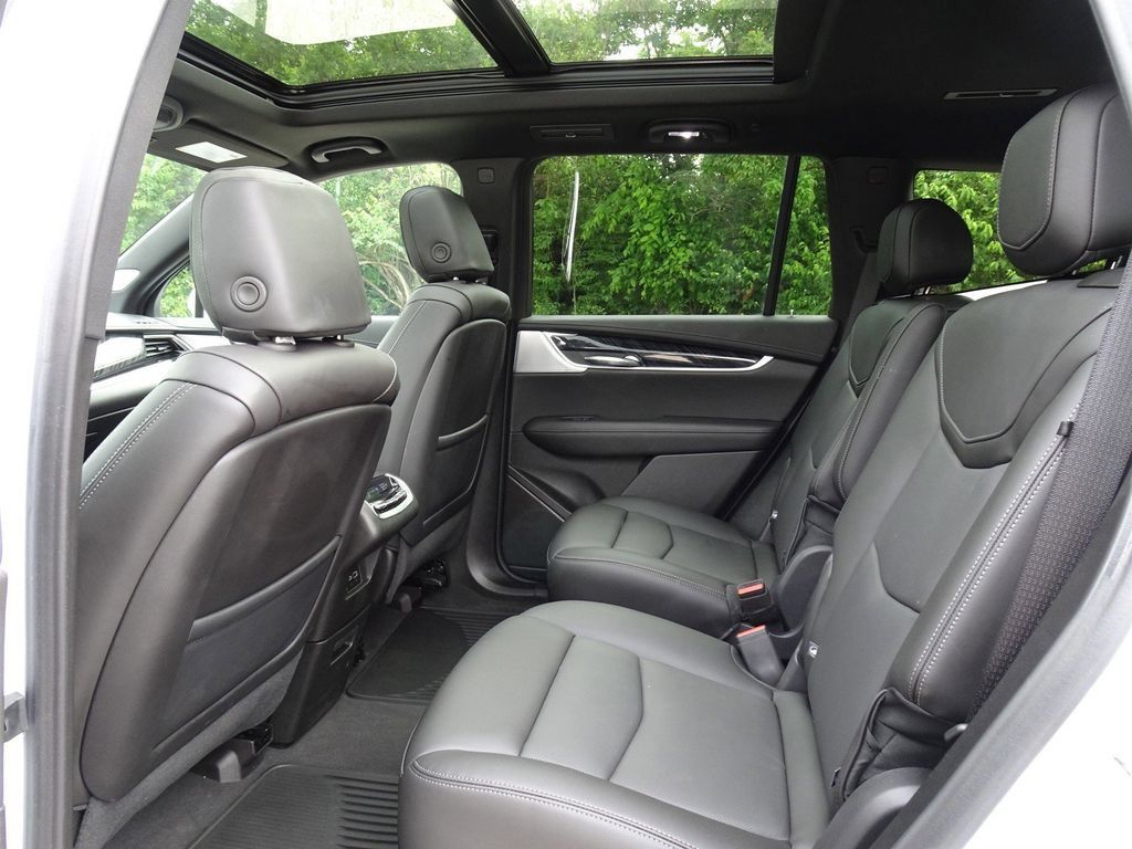 Certified 2025 Cadillac XT6 Premium Luxury AWD/4WD image 14