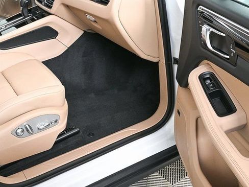 Certified 2026 Porsche Macan image 26