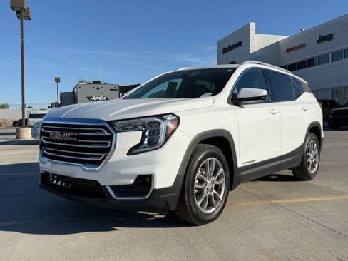 Used 2023 GMC Terrain SLT image 1