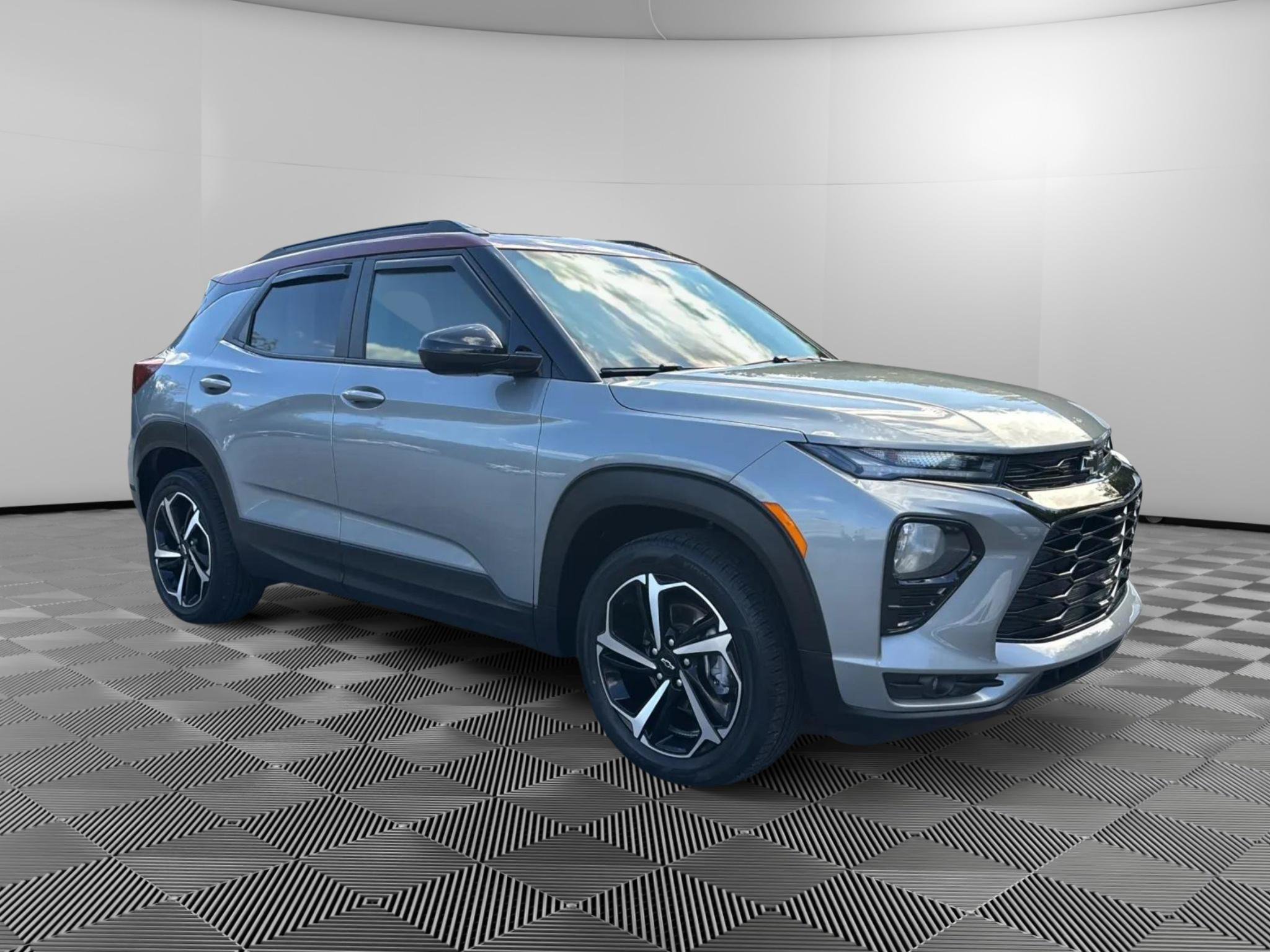 Used 2023 Chevrolet TrailBlazer RS w/ Sun and Liftgate Package AWD/4WD image 2