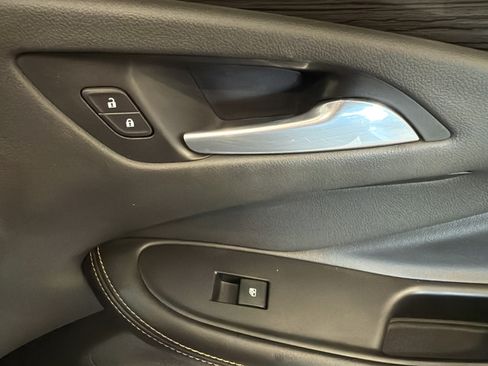 Used 2018 Buick Envision Essence AWD/4WD image 9