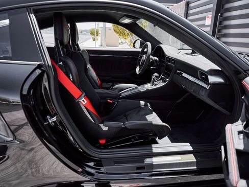 Used 2018 Porsche 911 GT2 RS RWD image 34