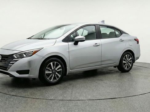 Used 2025 Nissan Versa SV image 3