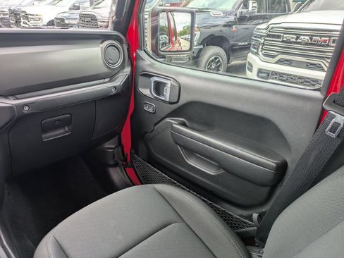Used 2022 Jeep Gladiator Sport AWD/4WD image 18