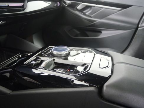 Certified 2024 BMW 530i image 24