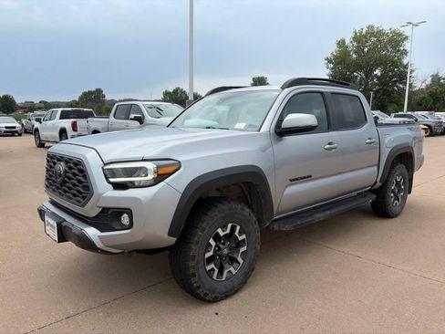 Used 2022 Toyota Tacoma TRD Off-Road w/ TRD Premium Off Road Package AWD/4WD image 8