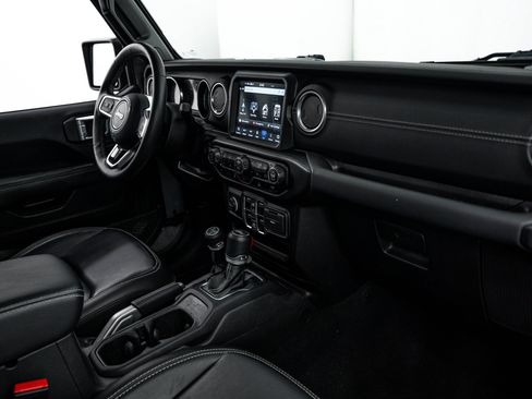 Used 2021 Jeep Wrangler Unlimited Sahara w/ Cold Weather Group AWD/4WD image 15