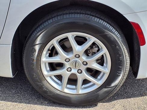 Used 2023 Chrysler Voyager LX image 10