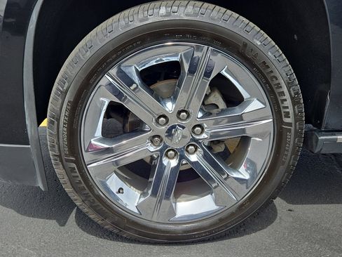 Used 2017 Cadillac Escalade Platinum AWD/4WD image 9