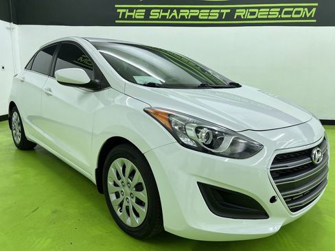Used 2016 Hyundai Elantra GT FWD image 2