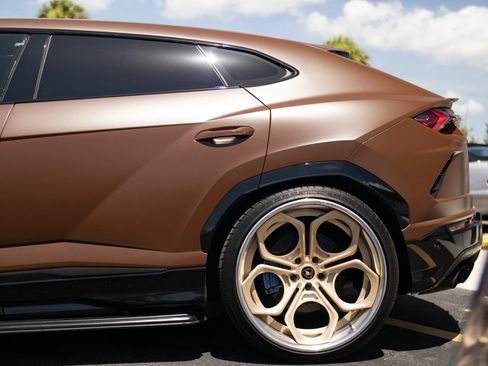 Used 2019 Lamborghini Urus AWD/4WD image 16