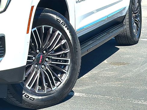 Used 2025 GMC Yukon XL Elevation image 3