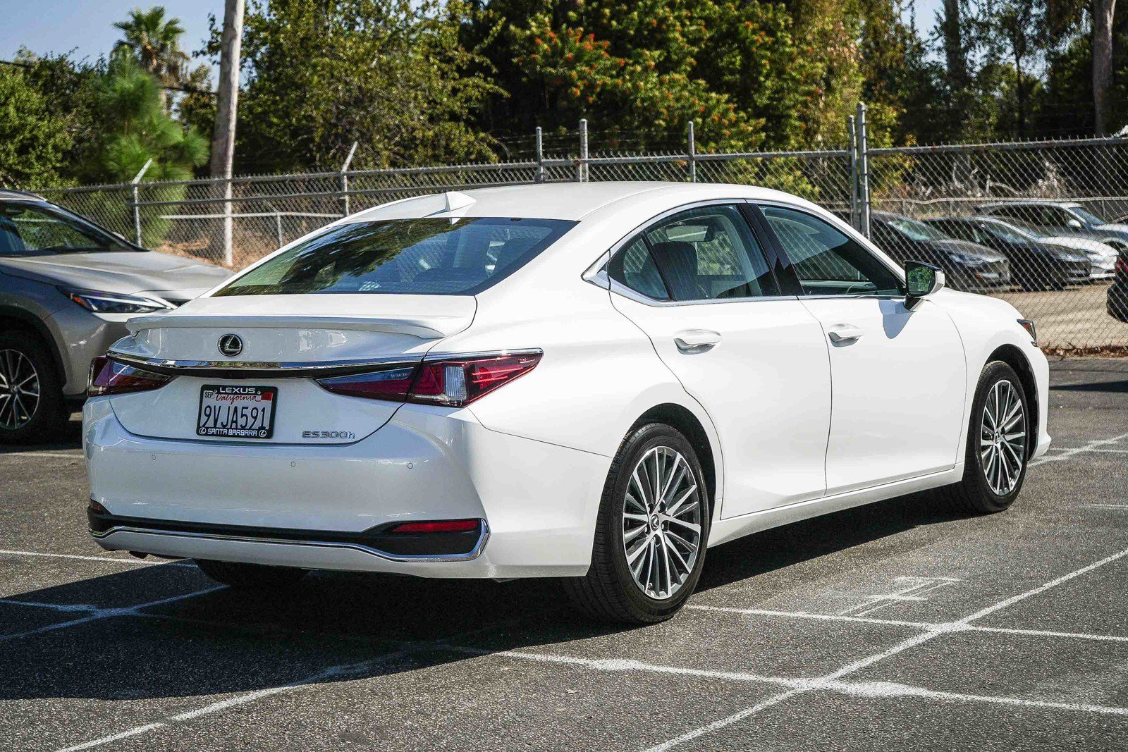 Certified 2025 Lexus ES 300h w/ Premium Package FWD image 6