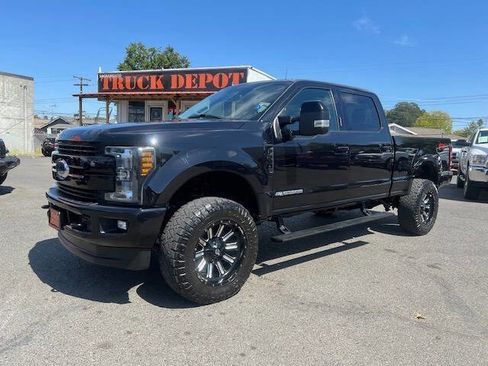 Used 2019 Ford F350 Lariat image 2