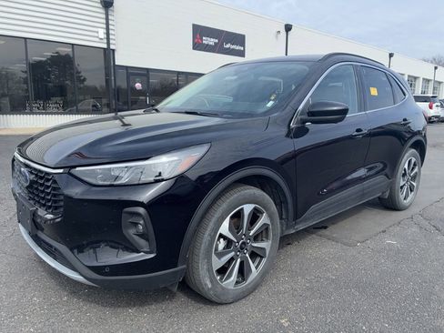 Used 2024 Ford Escape Platinum image 1