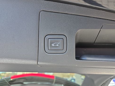 Used 2025 Cadillac XT5 Premium Luxury image 8