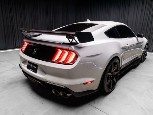 Used 2021 Ford Mustang Shelby GT500 w/ Carbon Fiber Track Pack RWD image 14