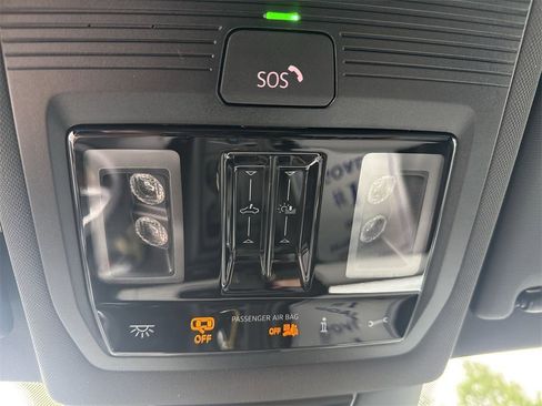 New 2025 Volkswagen Tiguan SE R-Line image 12