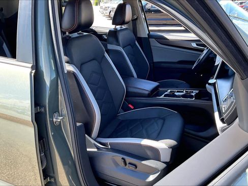 Used 2024 Volkswagen Atlas Peak Edition SEL AWD/4WD image 9